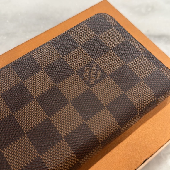 Louis Vuitton Wallet - Picture 2 of 5